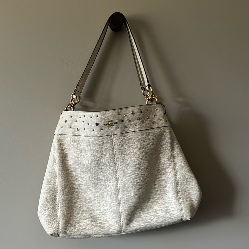 COACH LEXY SHOULDER BAG WITH STARDUST STUDS LIGHT GOLD CHALK